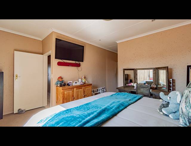 3 BEDROOM SECTIONAL TITLE FOR SALE IN MORELETA PARK